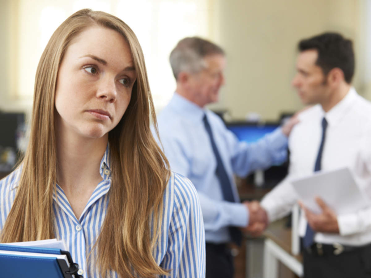 Amenzi pentru hartuirea la birou si discriminare. Modificare la Codul Muncii